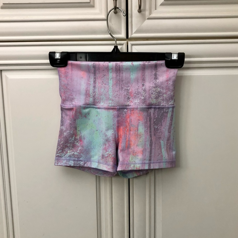 Ivivva by Lululemon girls High waisted reversible shorts